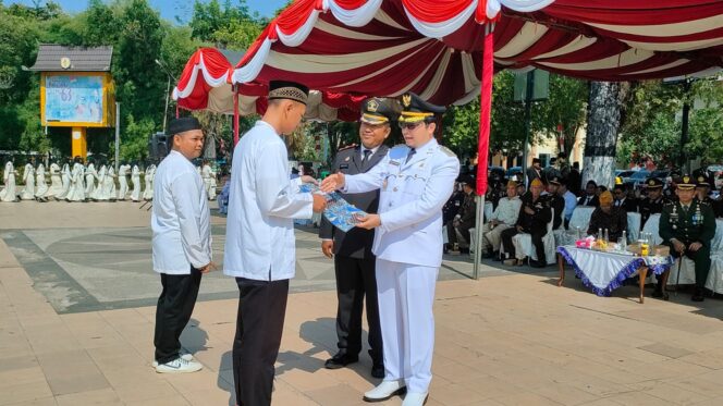 
 Tiga Napi Rutan Barabai Dapat Remisi Bebas Saat HUT ke 78 RI, Ini Pesan Bupati Aulia