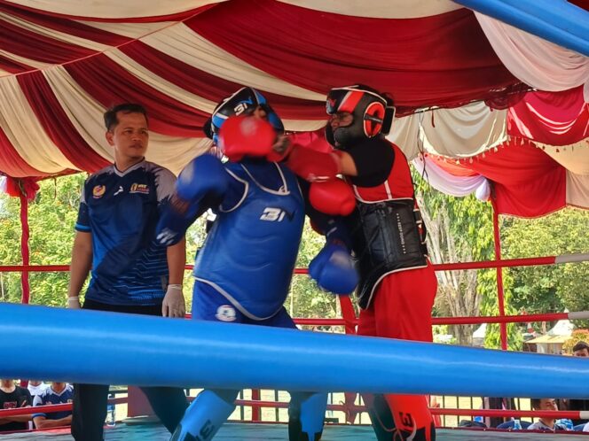 
 Terbilang Baru, 2 Gadis HST Ini Sukses Naik Podium Championship Muaythai se Banua Enam