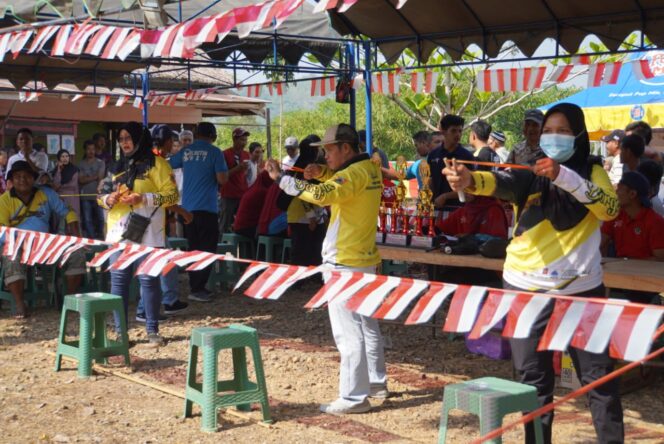 
 Berbagai kalangan mengikuti lomba ketapel di Wisata Riam Bajandik Desa Baru HST, Minggu (20/8/2023)