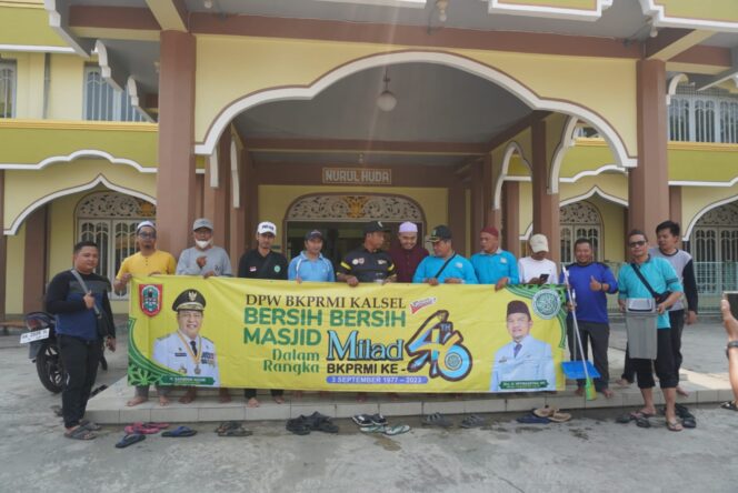 
 Semarakkan Milad ke 46, BKPRMI Kalsel Gelar Aksi Bersih-Bersih Mesjid
