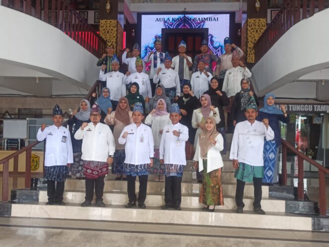 
 Perdana Menggunakan Baju Adat Banjar, ASN Pemko Banjarmasin Mengaku Antusias