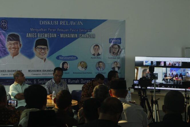 
 Penyegaran Relawan Anies Baswedan Usai Deklarasi Lewat Diskusi Relawan di Kafe Sosial Pedjuang Duren Tiga