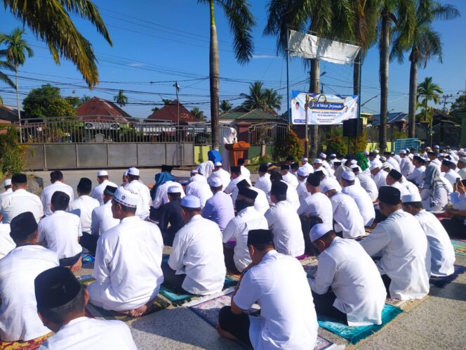 
 Warga Banjarmasin Sholat Istisqa di Mesjid Jami, Memohon Hujan Turun di Tengah Kemarau