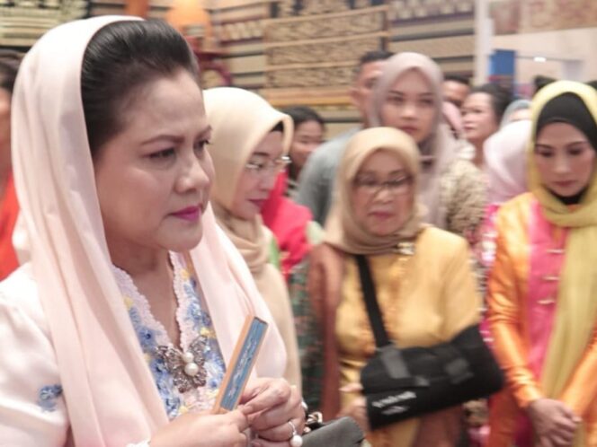 
 Buka Stand di JCC, Produk Kriyanusa HST Dibeli Ibu Iriana Jokowi