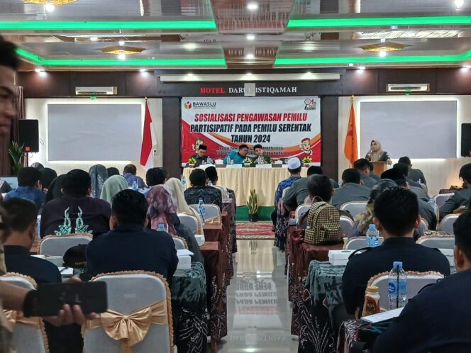 
 Bawaslu HST gelar Sosialisasi Pengawasan Pemilu Partisipatif Pemilu 2024di Aula Hotel Darul Istiqamah, Senin (18/9/2023).