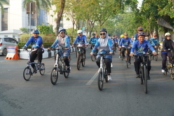 
 Ribuan Warga Semarakkan Hari Jadi ke-497 Kota Banjarmasin dengan Gowes Bersama