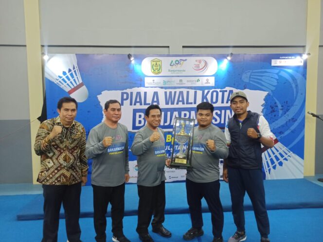 
 Kejuaraan Wali Kota Cup Bulu Tangkis Antar Desk se-Banjarmasin Dibuka, Arifin Berharap Pergelaran Lebih Meluas