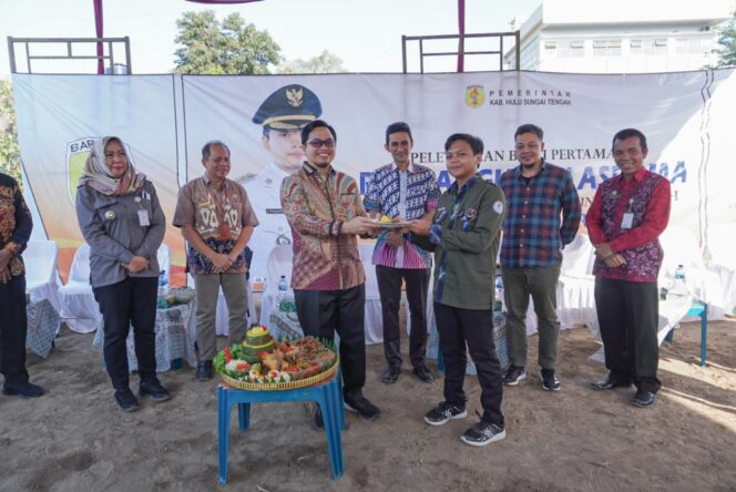 
 Di Yogyakarta, Bupati Aulia Letakkan Batu Pertama Asrama Mahasiswa HST