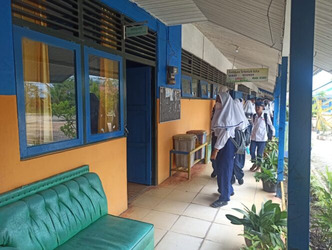 
 Masih Ada Sekolah Yang Tak Patuhi Surat Edaran Belajar di Rumah Akibat Kabut Asap