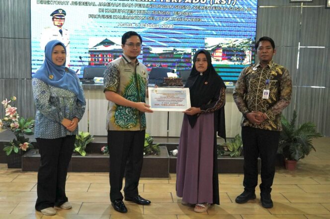 
 50 KPM di HST Dapat Rumah Sejahtera Terpadu, Bupati Aulia: Satu Upaya Pemerintah