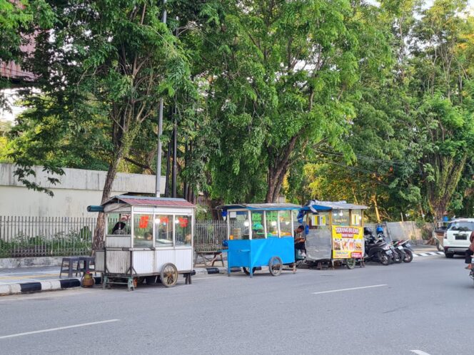 
 Demi Keindahan Kota Banjarmasin, Puluhan PKL Jalan Anang Adenansi Bakal Ditertibkan