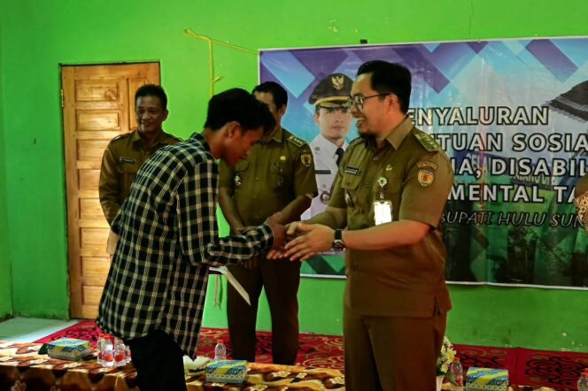 
 Bansos Untuk Korban Bencana dan Warga HST, Bupati Aulia: Pemkab HST Peduli