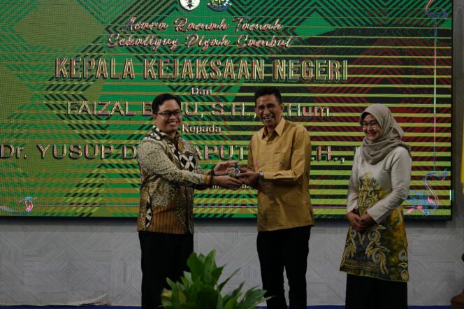 
 Kepala Kejari HST Bergeser, Bupati Aulia: ‘Agen of Change’