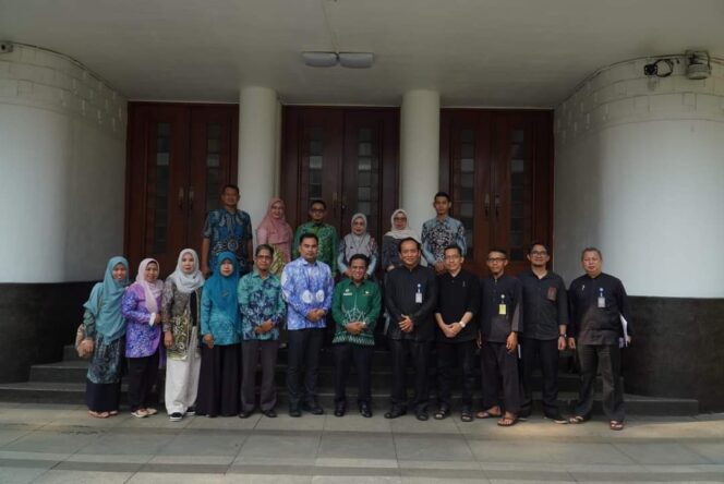 
 Wali Kota Serahkan Kewenangan ke Camat dan Lurah
