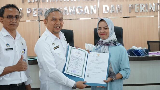 
 20 Pelaku IKM Kota Banjarmasin Kantongi Sertifikasi Produk Halal