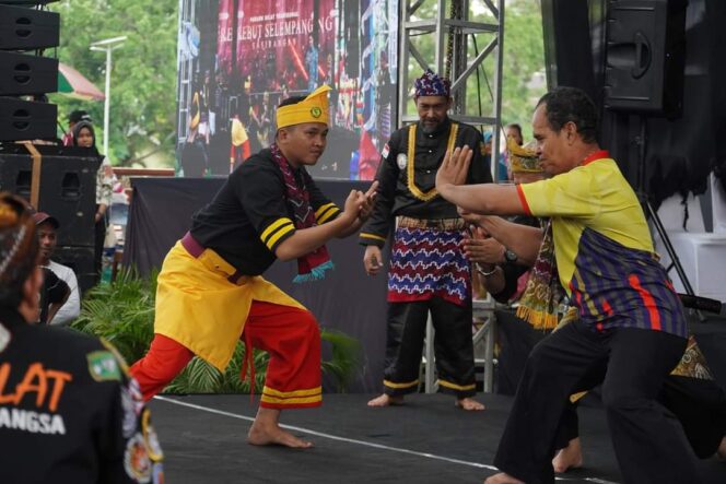 
 Lomba Merebut Selempang Sasirangan Meriahkan Parang Day Festival 2023 di Banjarmasin
