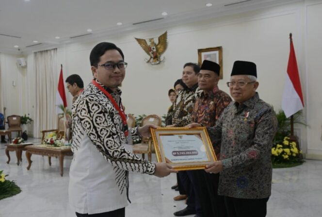 
 Bupati Aulia Terima Penghargaan Percepatan Penghapusan Kemisikinan di Istana Wapres