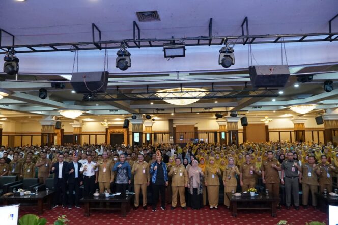 
 Gelar Training Implementasi Core Values BerAKHLAK dan Employee Branding, H Ibnu Sina: Jaga Etos Kerja dalam Pelayanan
