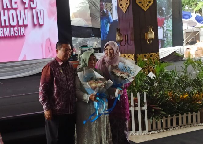 
 Di Peringatan Hari Ibu ke 95 Tahun, Ada Momen Haru Kejutkan Wali Kota Banjarmasin