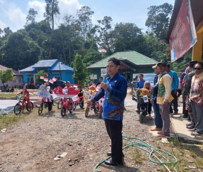 
 Warga Meratus Ikut Meriahkan Harjad ke 64 HST, Sediakan Jajanan Khas Gratis