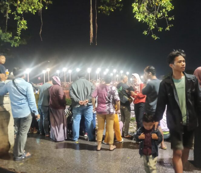
 Jelang Pergantian Tahun Baru 2024, Kawasan Siring Dipadati Masyarakat