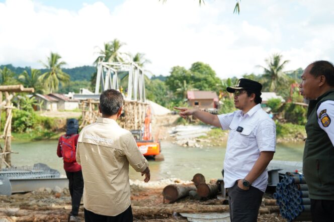 
 Jembatan Permanen di Alat HST Belum Selesai, Bupati Aulia Turun Tangan
