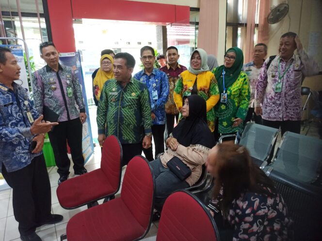 
 Pastikan Pelayanan Publik Berjalan Baik, Wakil Wali Kota Kunjungi Kantor Kecamatan Banjarmasin Selatan