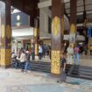 Ket foto : Para pedagang dan pengelola lapak di Pasar Pagi usai menghadiri rapat di Balai Kota Banjarmasin.