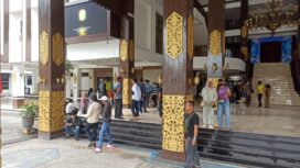 Ket foto : Para pedagang dan pengelola lapak di Pasar Pagi usai menghadiri rapat di Balai Kota Banjarmasin.