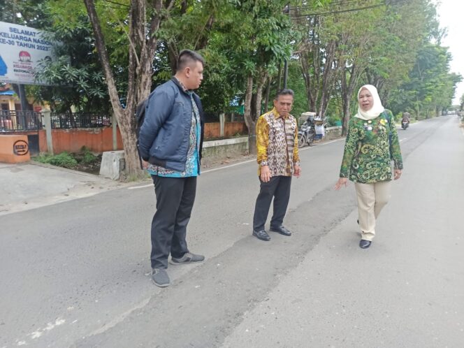 
 Dikeluhlan Warga, Wakil Walikota Banjarmasin Tinjau Jalan HKSN Bekas Galian