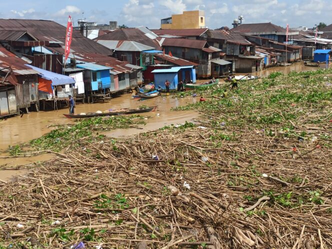 
 Langganan Pampangan, PUPR Banjarmasin Berencana Pasang Penghalang Sampah Trans Boom