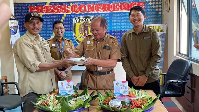 
 Momen HPN 2024, Pemkab HST Berikan Kejutan ke Insan Pers