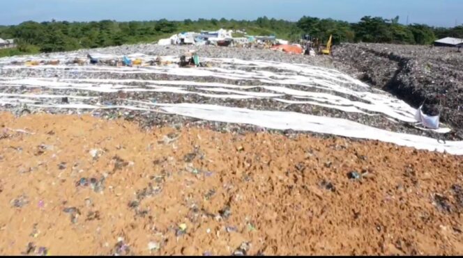 
 Zona Pasif TPA Basirih Ditimbun Tanah Merah