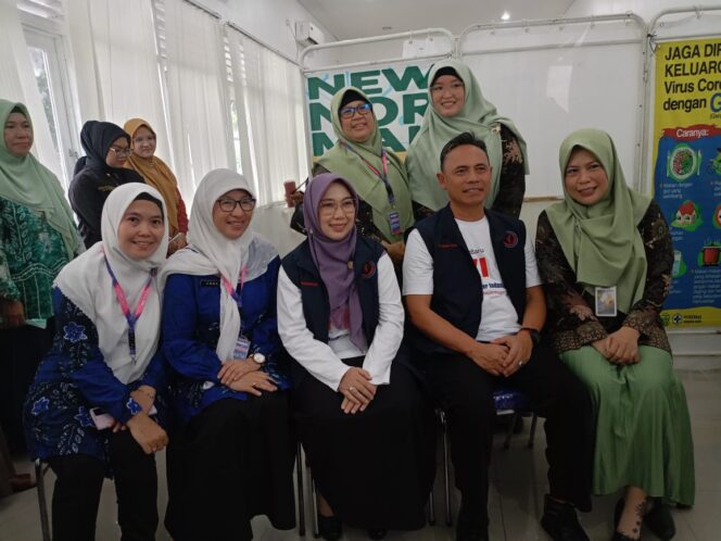 
 Di Momentum WCD, YKI Banjarmasin Salurkan Bansos Penyintas Kanker dan Pemeriksaan IVA Tes