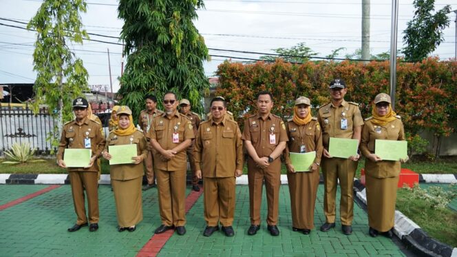 
 Serahkan DHKP dan SPPT-P2 Kepada Lurah dan Camat, Wali Kota Banjarmasin Inginkan Capai Target