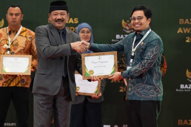 
 Bupati Aulia Raih Penghargaan Baznas Awards 2024