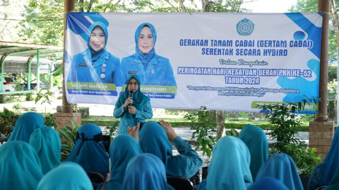 
 Gerakan Menanam Cabai Meriahkan HKG PKK Ke-52 di Banjarmasin
