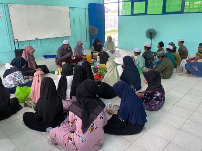 
 Di Hari Terakhir Pesantren Kilat, SDN Kelayan Selatan 1 Banjarmasin Gelar Acara Berbuka Puasa Bersama Siswa