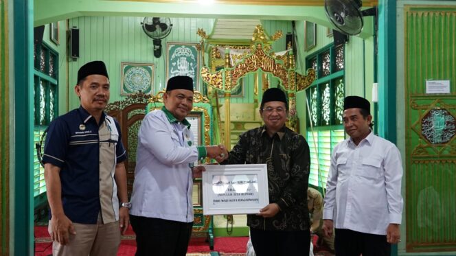 
 Wali Kota Banjarmasin Sambangi Sejumlah Mesjid Selama Bulan Ramadhan Melalui Kegiatan Safari Dzuhur