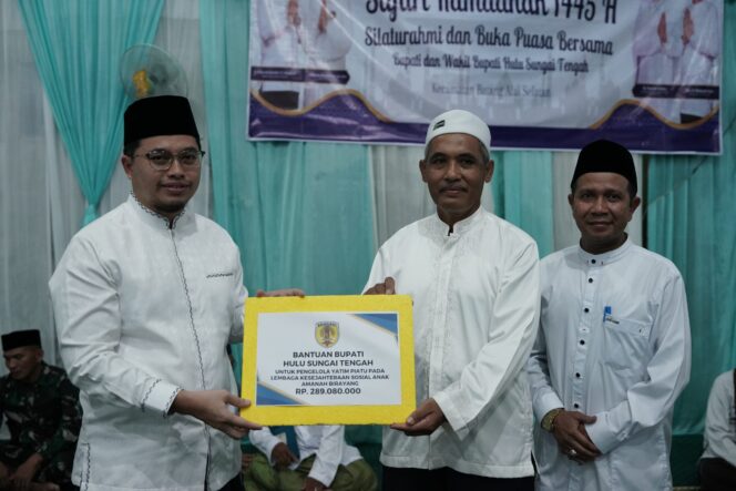 
 Safari Ramadan ke BAS, Bupati Aulia Serahkan Bantuan