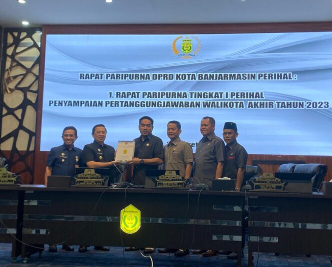 
 Rapat Paripurna LKPJ Wali Kota Tahun 2023, Angka Kemiskinan dan Pengangguran Banjarmasin Turun
