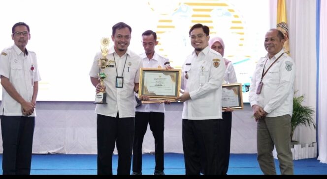 
 3 Inovasi SKPD dan 5 Perencanaa Pembangunan Desa di HST Dapat Penghargaan, Bupati Aulia: Jadikan Motivasi