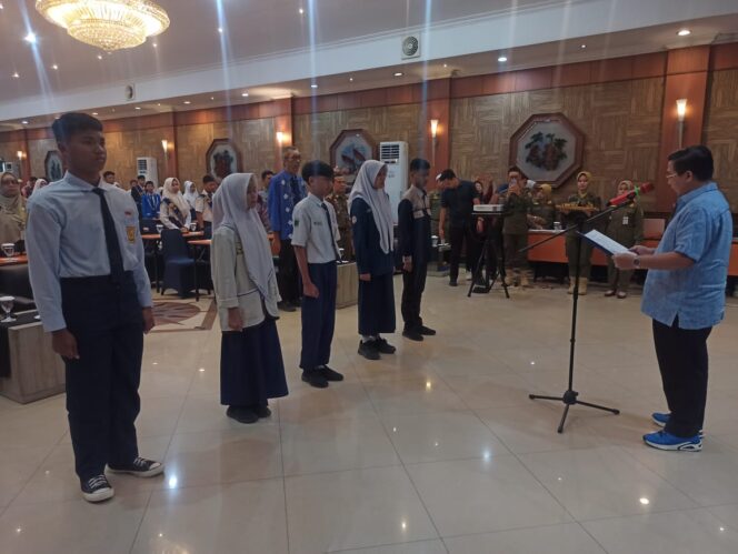 
 70 Duta Perda Dikukuhkan, Wali Kota Banjarmasin : Upaya Menciptakan Taat Aturan Mulai Jenjang SMP