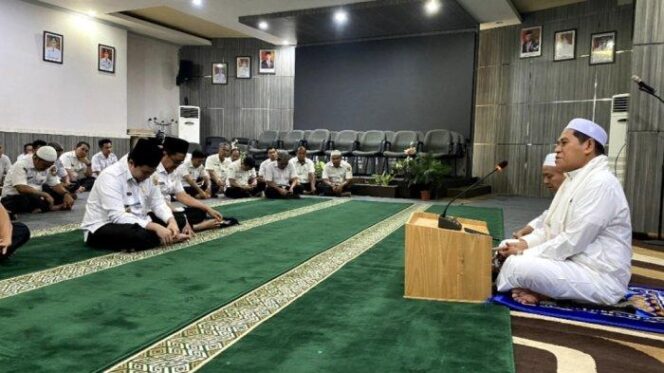 
 Pegawai di Setda HST Rutin Ikut Takmir Ramadan