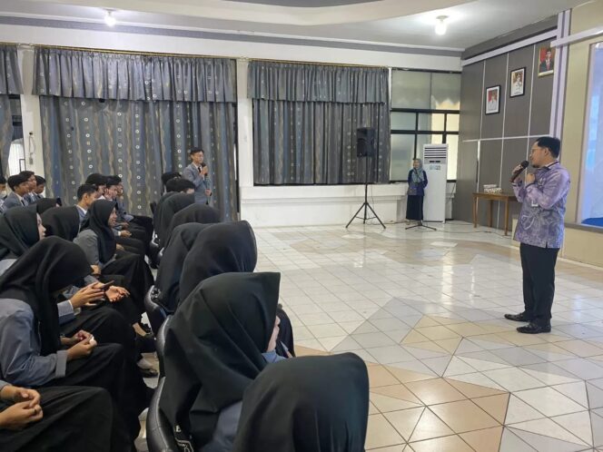 
 Sosialisasi Pendidikan Politik, Bupati Aulia: Pemuda Tidak Boleh Apati