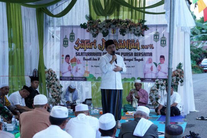 
 Safari Ramadan Bupati Aulia ke Masjd Al Hidayah Pajukungan, Beri Bantuan 1,4 Milar