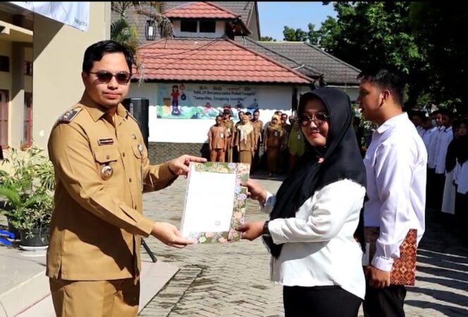 
 Selamat! Ratusan Tendik di HST Dapat SK Bupati