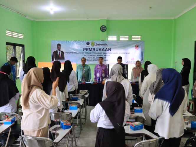 
 Gelar Pelatihan Keterampilan Menjahit, Sekdako Banjarmasin Sebut Potensi Lapangan Kerja Bertambah