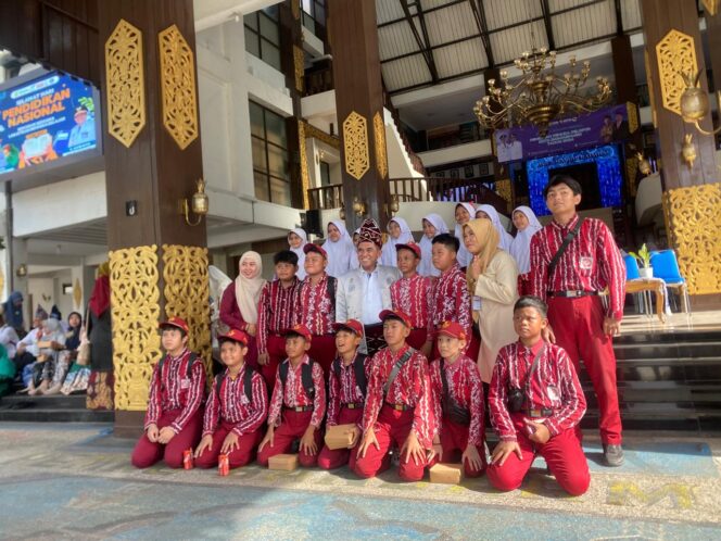 
 Peringati Hari Pendidikan Nasional, Wakil Wali Kota Banjarmasin : Dunia Pendidikan Terus Berbenah