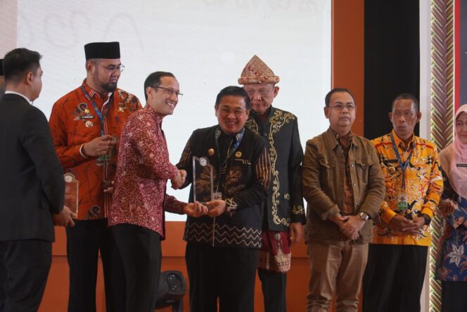 
 Sukses Selaraskan Revitalisasi Bahasa Daerah, Wali Kota Banjarmasin Tuai Apresiasi dari Mendikbudristek RI
